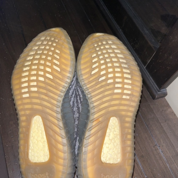 Adidas Yezzy Boost 350 V2 Beluga 2.0 - Picture 5 of 5